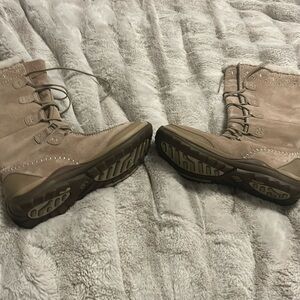 Gorgeous Caterpillar suede snow boots